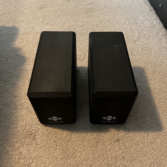 Half Moon Yoga Blocks 4” (Set) - Picture 4 of 4